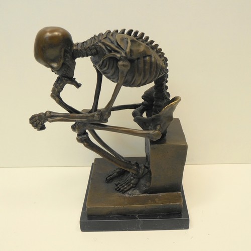 Statua pensatore scheletro - il,